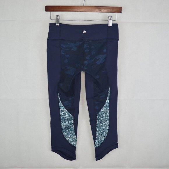 lululemon Wunder Under Crop Size 4 in Inkwell, Lotus Camo & Pebble Print Parfait - Picture 2 of 4